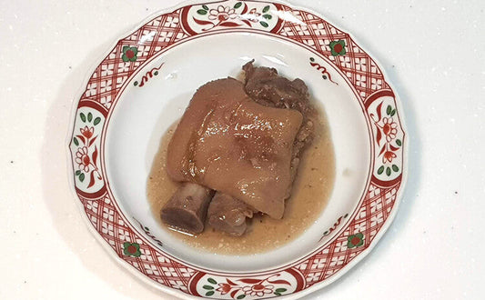 コラーゲンがたっぷり、とろとろ豚足煮込み