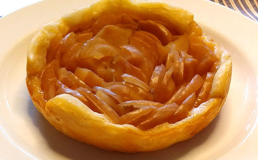 サクサク食感! 2つの材料で作る簡単アップルパイ