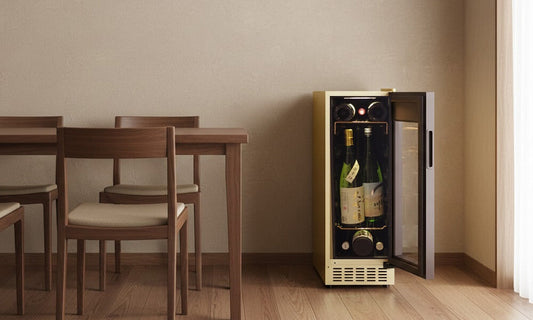 『サカリュエ 盃』は庫内レイアウトを変更でき、ワインやシャンパンはもちろん、日本酒の一升瓶は縦置き保管が可能。